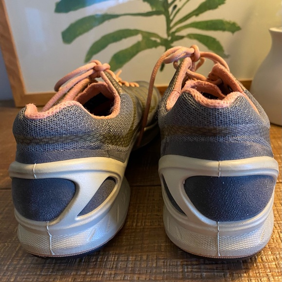 ECCO WOMENS BIOM FJUEL LOW TOP SNEAKER - Picture 16 of 16